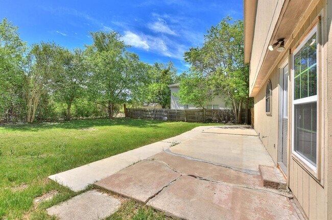 Building Photo - 1202 Southwalk St