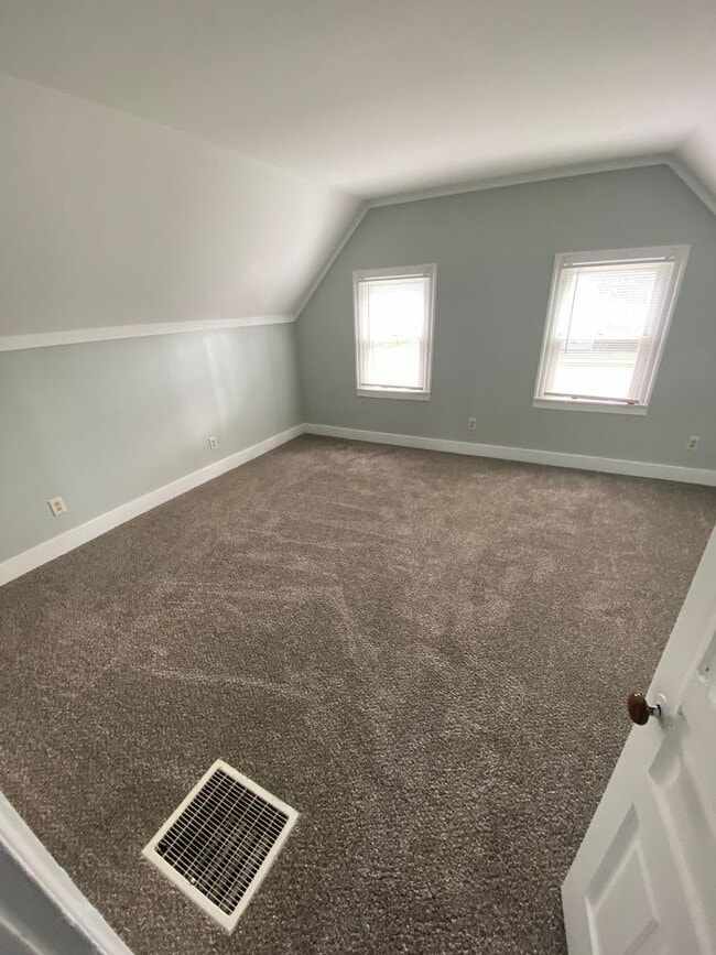 Building Photo - 2 bedroom 1/2 duplex in Lapeer