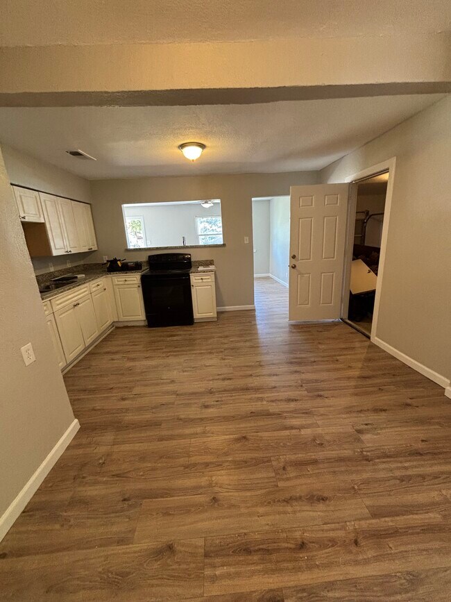 Building Photo - 1314 Dewberry St