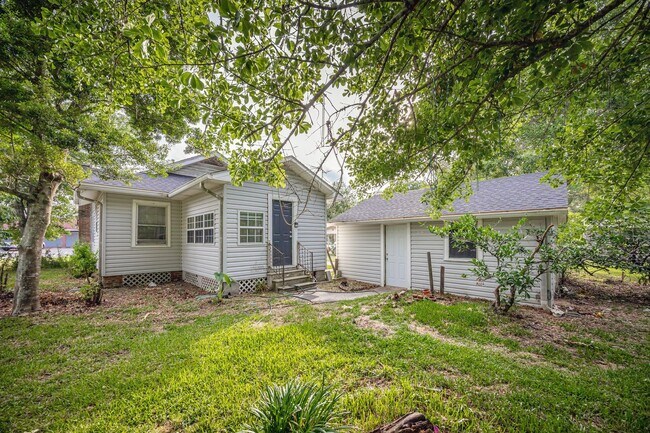 Building Photo - Cute 2 Bed 1 Bath in Pascagoula