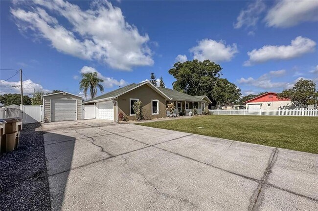 Building Photo - 5572 Myakka Ave