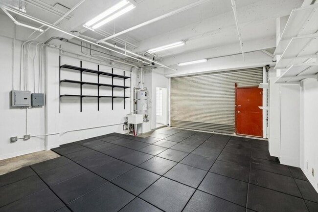 Building Photo - Stunning West Oakland Live Work Loft w/ Ground Floor Studio