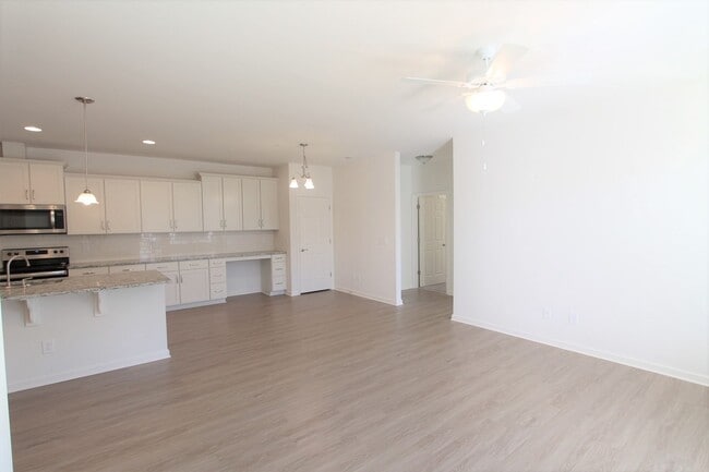 Building Photo - BEAUTIFUL 3BD 2.5 BTH Apartment home RAINTREE - Ballantyne Commons Pkwy - MOVE IN SPECIAL