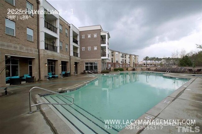 Building Photo - 2025 Hayes Ln