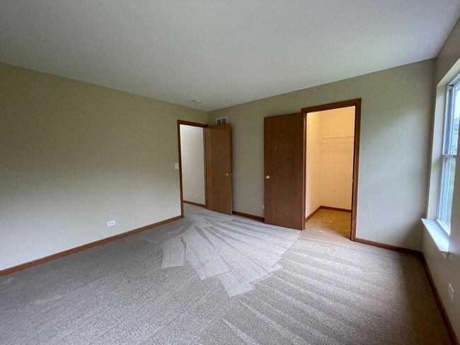 Building Photo - Single Family Home for Rent in Marengo! Available Mid August 2026!