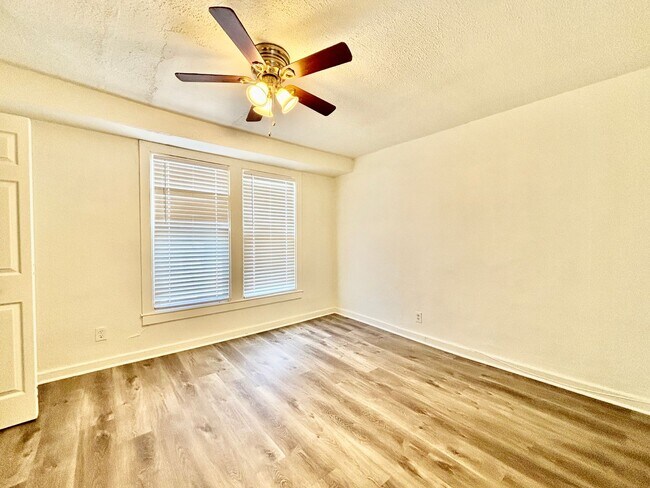 Building Photo - 3810-3812 Central St.