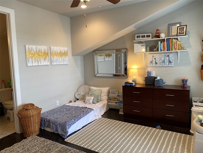 Building Photo - 115 E 2nd St