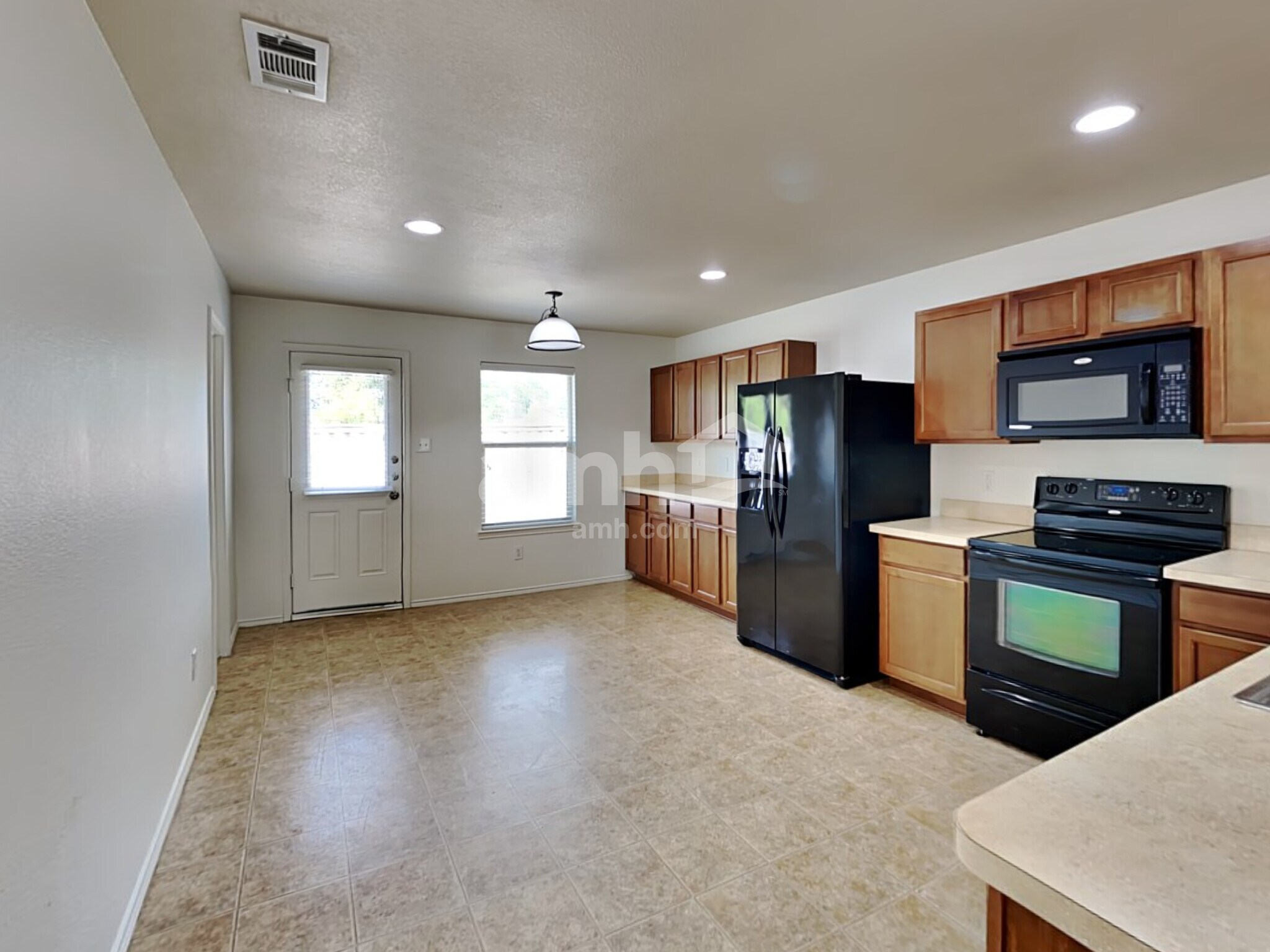 Building Photo - 110 Daisy Dr