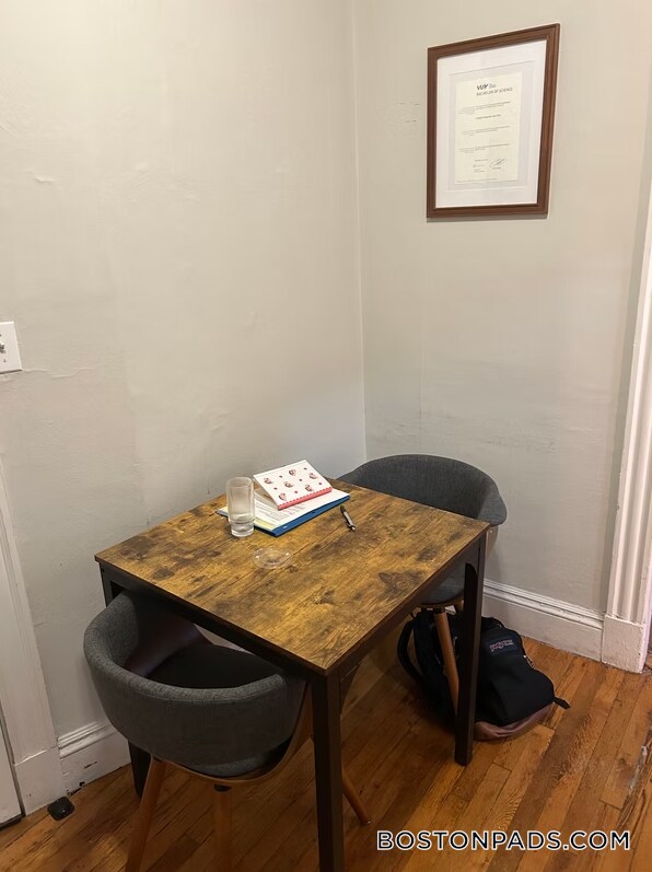 Building Photo - 211 Park Dr