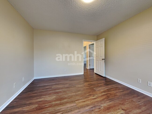 Building Photo - 5 Stemson Way