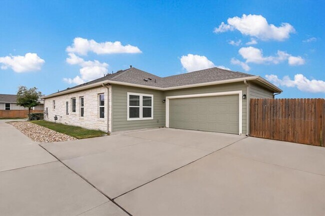 Building Photo - 8501 Looksee Ln