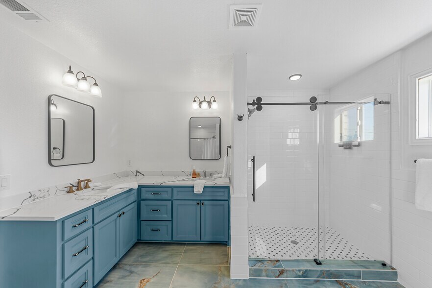 Building Photo - 3316 Inwood Rd