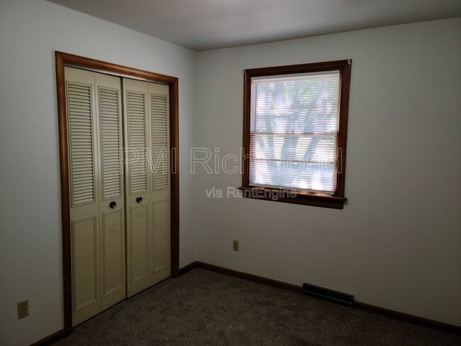 Building Photo - 8010 Sycamore Ln