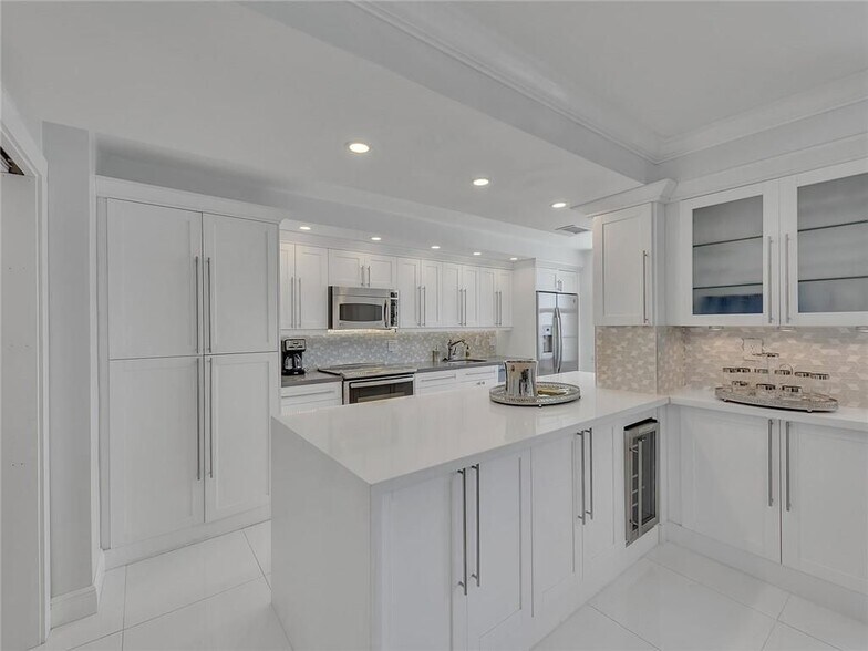 Building Photo - 4280 Galt Ocean Dr