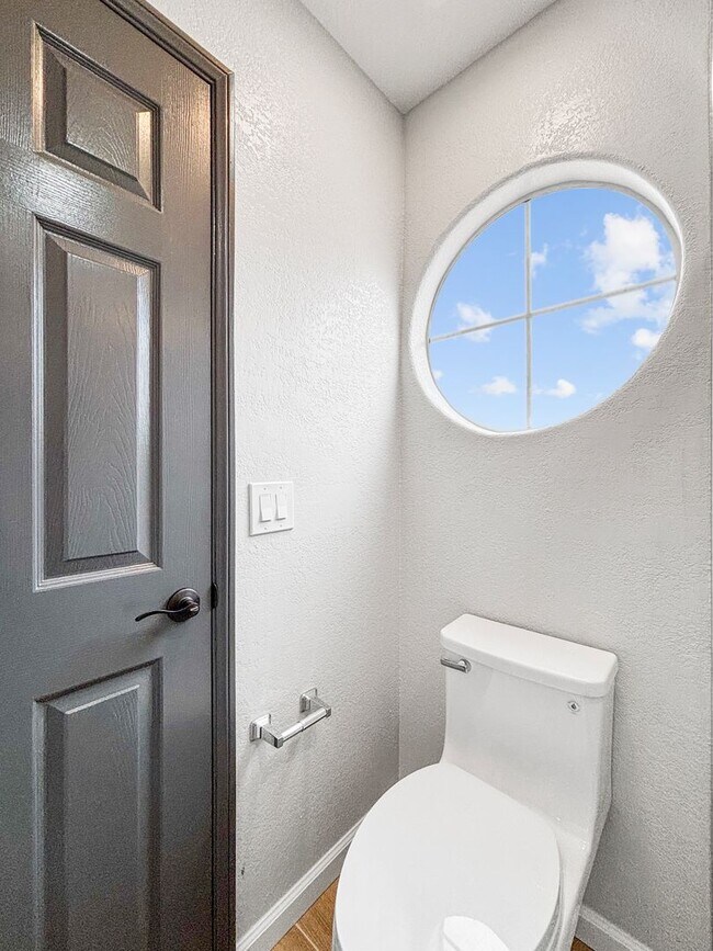 Building Photo - Spacious & Upgraded 4 Bedroom, 3 Bath Home...