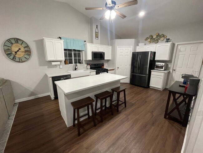 Building Photo - VILLA CHAPARRAL