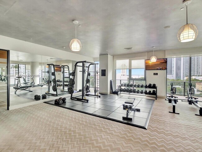 Building Photo - 121 NE 34th St