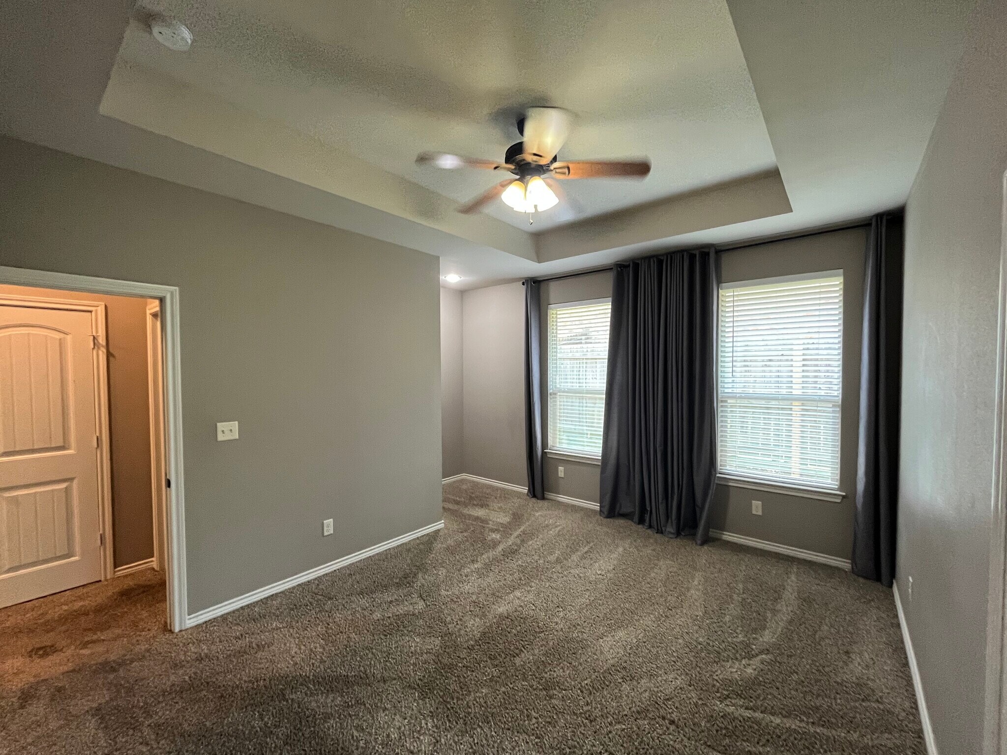 Master bedroom - 2615 Pine Crest Dr