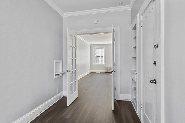 Building Photo - 21 Peachtree Memorial Dr NW