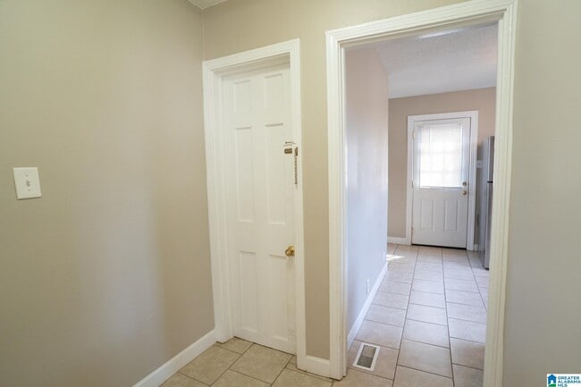 Building Photo - 9 Edgehill Rd