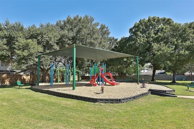 Building Photo - 10511 N Shadowdale Dr