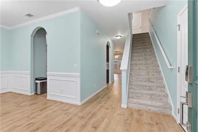 Building Photo - 13 Concordia Dr