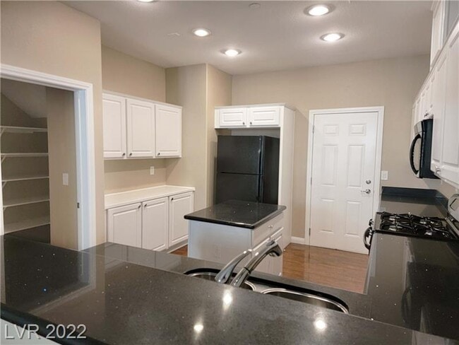 Building Photo - 8455 Classique Ave