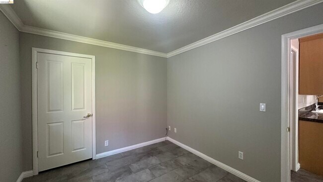 Building Photo - 101 Shady Ln