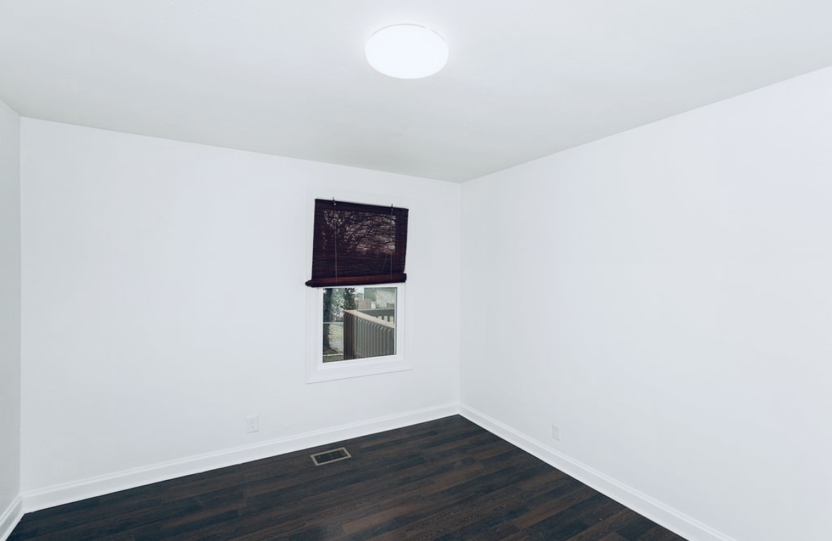 Building Photo - 930 32nd Ave N