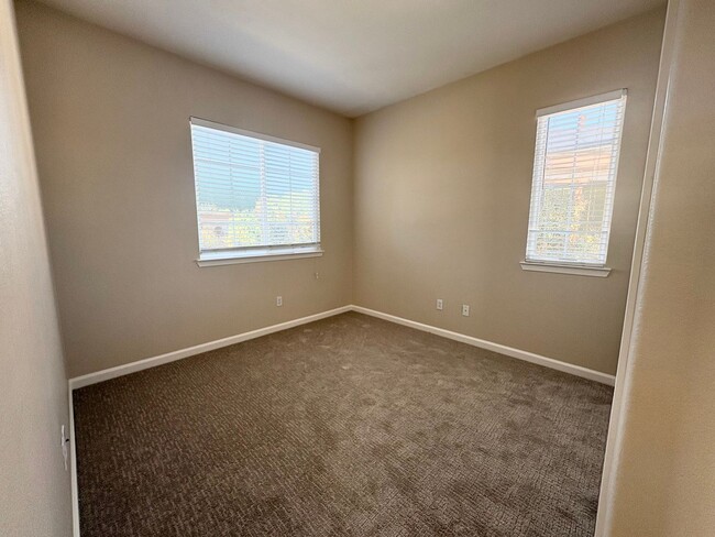 Building Photo - Beautiful 4 Bed 2.5 Bath Garin Ranch Home
