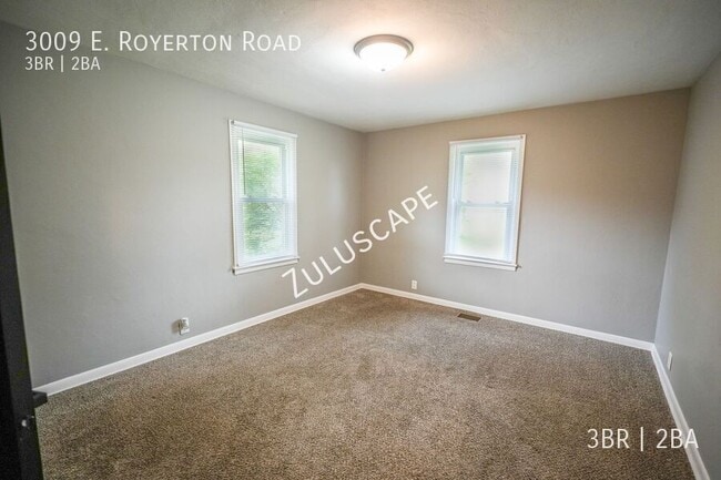 Building Photo - 3009 E Royerton Rd