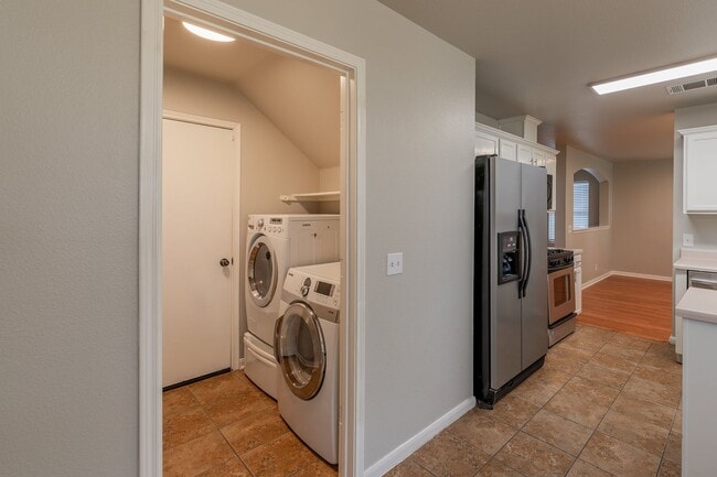 Building Photo - 1202 Still Meadow Dr