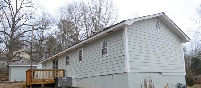 Building Photo - 3227 Hilltop Cir