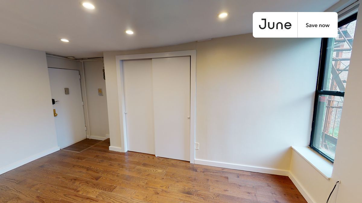 Building Photo - 534 E 14th St