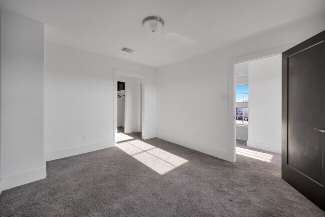 Building Photo - 9623 Towne Lake Pkwy