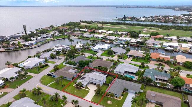 Building Photo - 366 W Osceola Ln