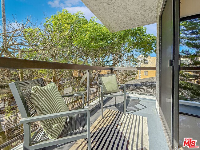 Building Photo - 1133 5th St