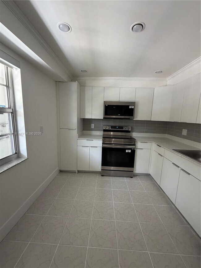 Building Photo - 4007 N Cypress Dr