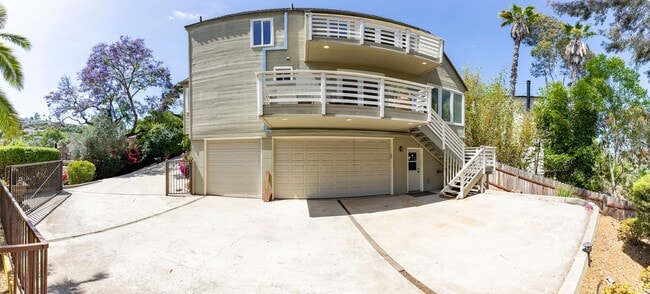 Building Photo - Hillside La Mesa, single family home, 3Bed...
