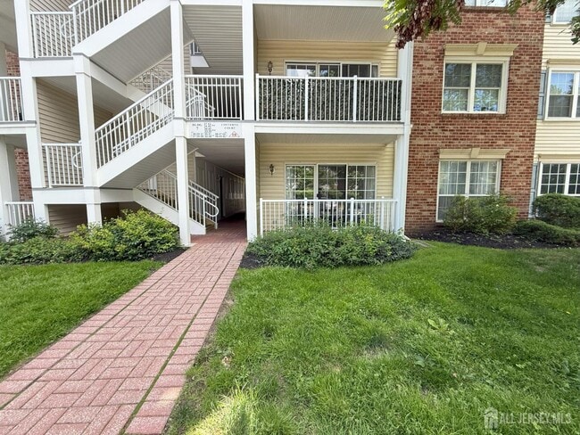 Primary Photo - 38 Cheverny Ct