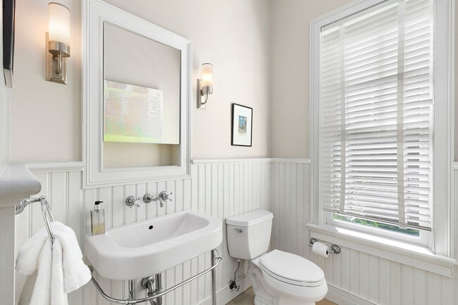 Building Photo - 142 Bull Path