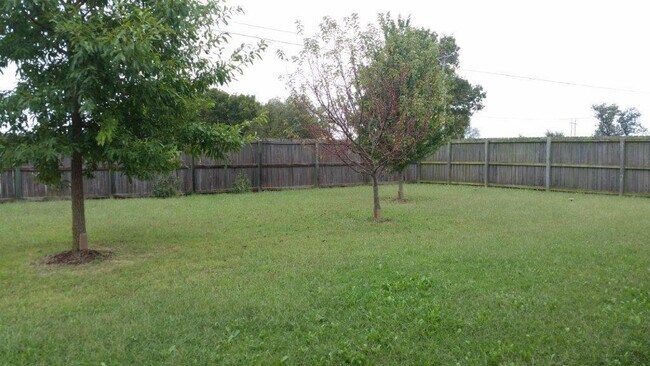Building Photo - 603 SW Wallstone Rd