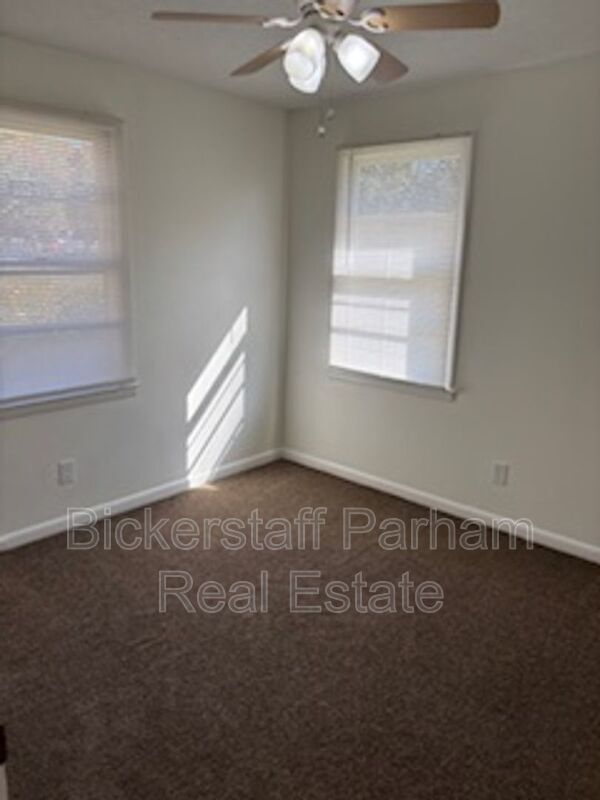 Building Photo - 703 Winall Dr