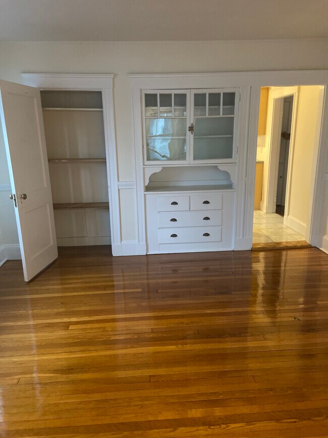 Building Photo - 4 Fairlawn Ave