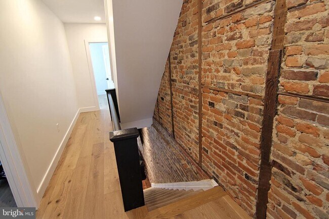 Building Photo - 154 Wood St