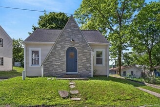 Building Photo - 60 Jeanibo Rd