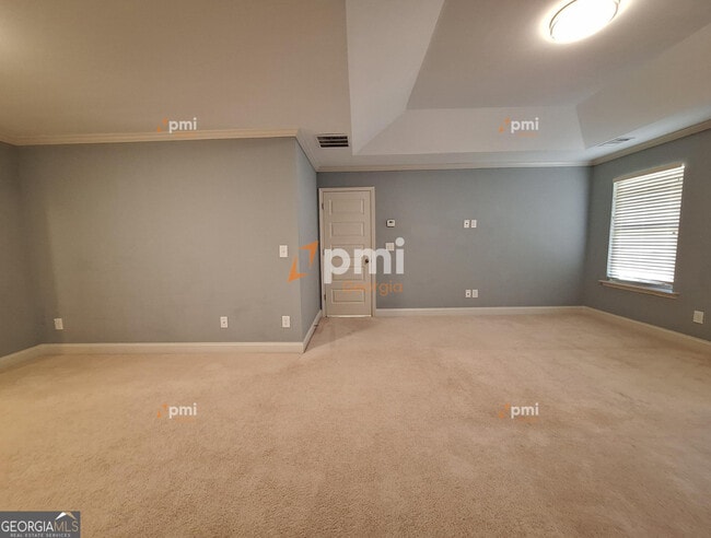 Building Photo - 2449 Boulder Rd SE