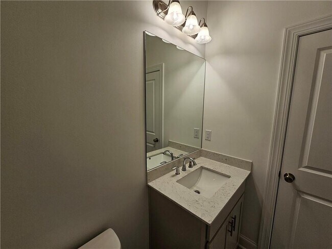 Building Photo - 502 Healy Dr