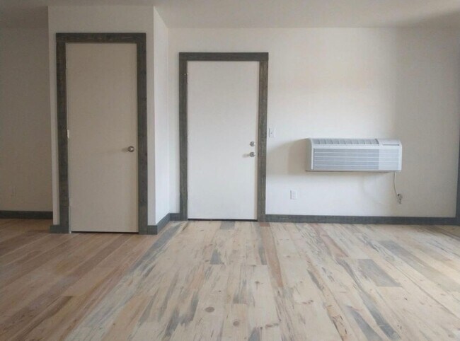Building Photo - 10 Diane Rd