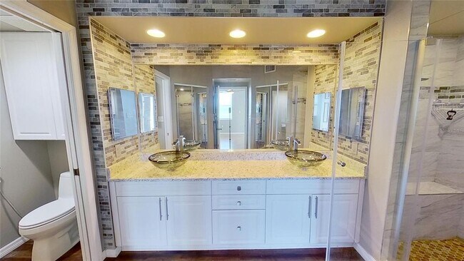 Building Photo - 6495 Shoreline Dr